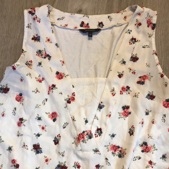 🔥2 for $10🔥 RW&CO tank top - Picture 3 of 4